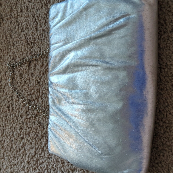 Shimmering silver evening bag - Picture 3 of 5